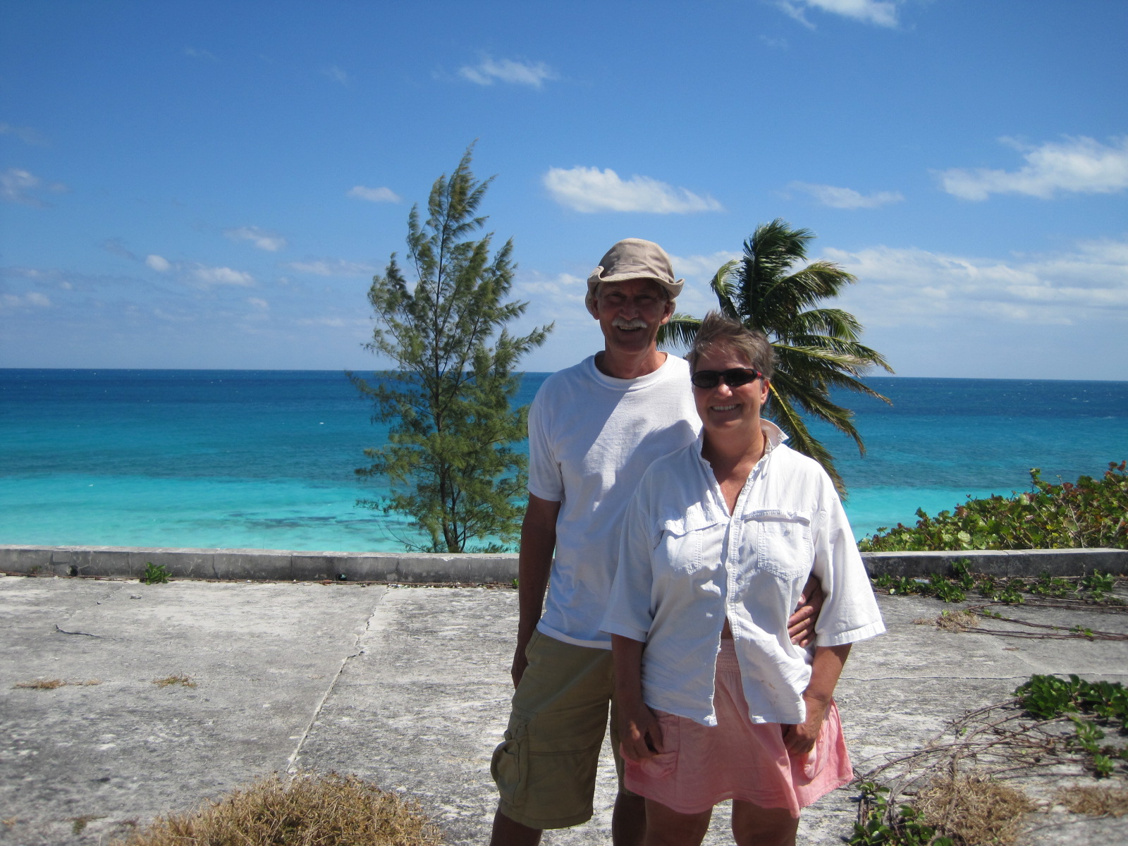 John & Cindy at Hotel.JPG
